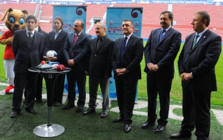 FIFA heyeti Hüseyin Avni Aker Stadyumu’nda incelemelerde bulundu