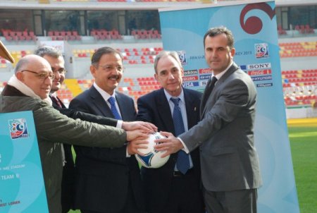 FIFA ve TFF heyeti Kadir Has Stadı'nda incelemelerde yaptı