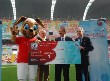 FIFA ve TFF heyeti Kadir Has Stadı'nda incelemelerde yaptı