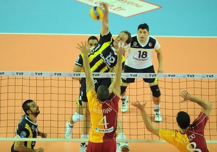 Filenin derbisinde Galatasaray, Fenerbahçe Grundig'i 3 - 1 yendi