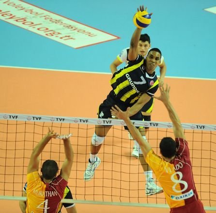 Filenin derbisinde Galatasaray, Fenerbahçe Grundig'i 3 - 1 yendi