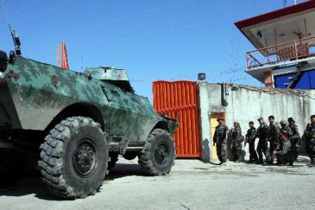 Filipinler'de Sıkı Yönetim: Onlarca Kişi Tutuklandı