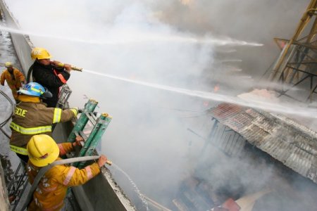 Filipinler’deki Yangın: 8 Bin Kişi Evsiz Kaldı