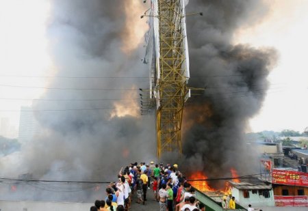 Filipinler’deki Yangın: 8 Bin Kişi Evsiz Kaldı