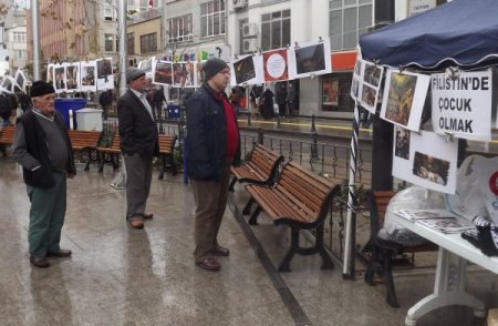 ‘Filistin’de Çocuk Olmak’ isimli fotoğraf sergisi açtılar