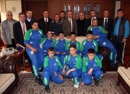 Filistinli güreşçiler Bursa'da ağırlandı