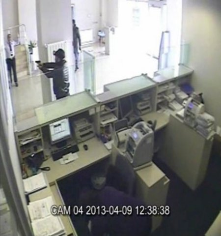 Film gibi banka soygunu kamerada