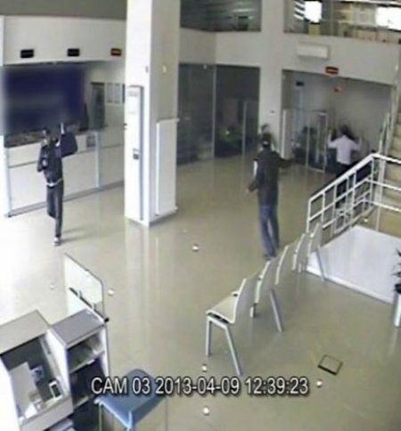 Film gibi banka soygunu kamerada