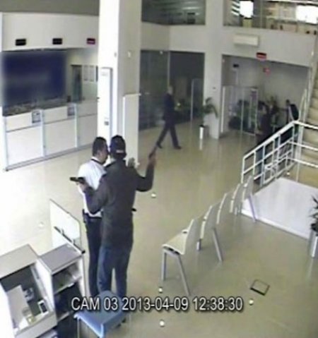 Film gibi banka soygunu kamerada