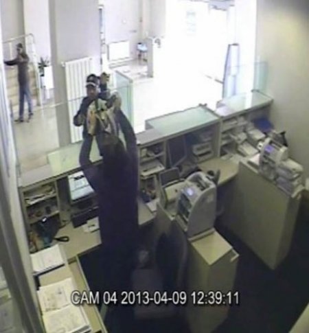 Film gibi banka soygunu kamerada