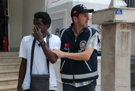 Film vaadiyle Kocaeli’ne getirilen 21 Nijeryalı gözaltına alındı