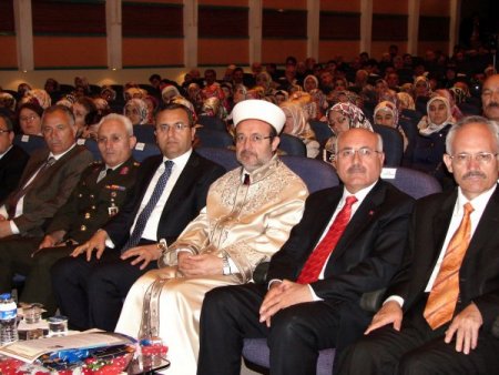 ‘filmlerde Din Adamları, Düşmanla İşbirliği Yapanlar Olarak Gösteriliyor’