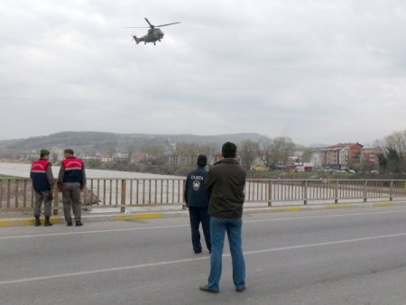 Filyos Çayında Kaybolan 15 Kişiyi Arama Çalışmaları Sürüyor