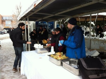 Final haftasında öğrencilere sıcak çorba ikramı