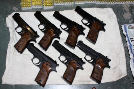 Fındık çuvalı içinde silah kaçırmak istedi, polise takıldı