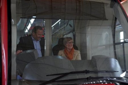 Finlandiya Büyükelçisi 'İpekböceği' isimli tramvayı inceledi