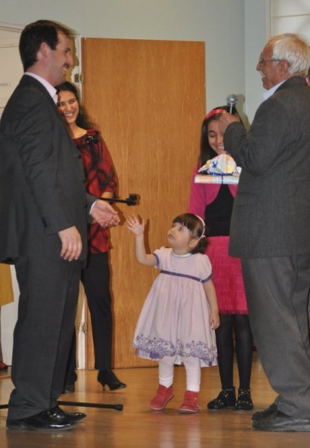 Finlandiya’da Duygu Dolu Kutlu Doğum Programı Düzenlendi