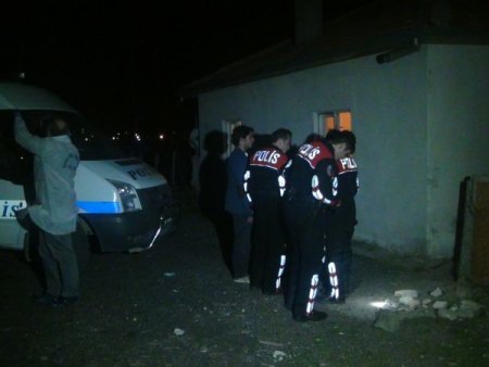 Firari asker, karakola götürmeye gelen polise ateş açtı