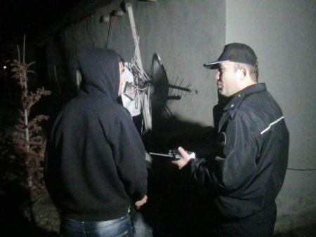 Firari asker, karakola götürmeye gelen polise ateş açtı