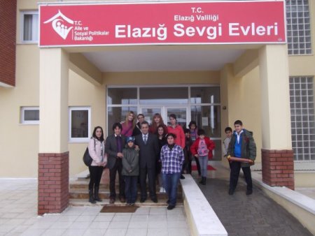Fırat Üniversitesi BESYO öğrencilerinden Sevgi Evleri'ne ziyaret