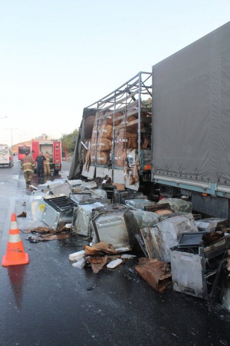 Fırın yüklü TIR'da yangın