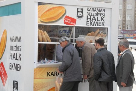 Fırıncılar Zam Kararından Vazgeçmedi, Belediyenin Ürettiği Ekmek Kapışılıyor