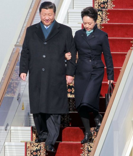 First Lady, Çin liderinden manşetleri çaldı