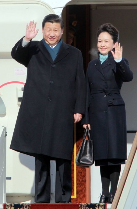 First Lady, Çin liderinden manşetleri çaldı