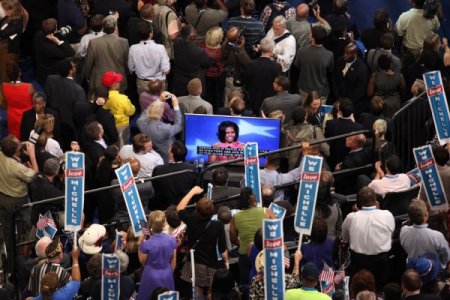 First Lady konuşmasıyla Demokratları ateşledi