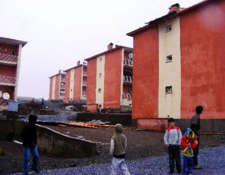 Fırtına, Tatvan'da Hayatı Olumsuz Etkiliyor