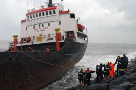 Fırtına Samsun'da Yük Gemisini Karaya Oturttu
