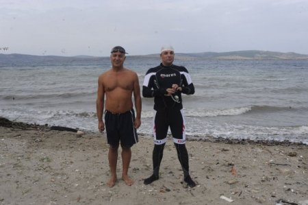 Fırtınada Çanakkale Boğazı’nı yüzerek geçecek