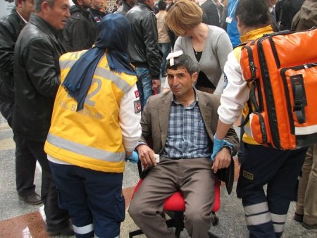 Fırtınada fuarın çatısı çöktü: 15 yaralı