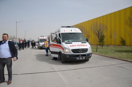 Fırtınada fuarın çatısı çöktü: 15 yaralı