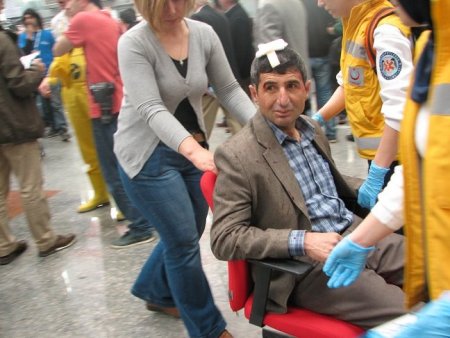 Fırtınada fuarın çatısı çöktü: 15 yaralı