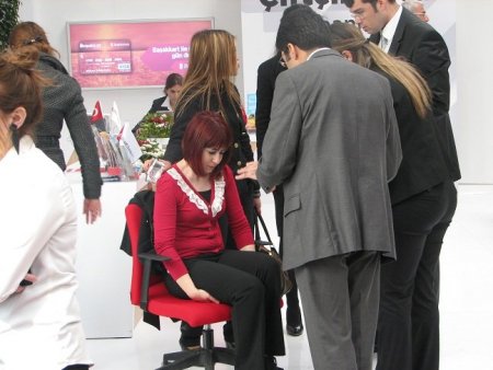 Fırtınada fuarın çatısı çöktü: 15 yaralı