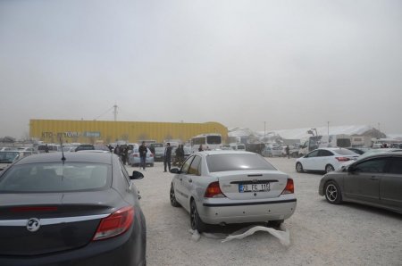 Fırtınada fuarın çatısı çöktü: 15 yaralı