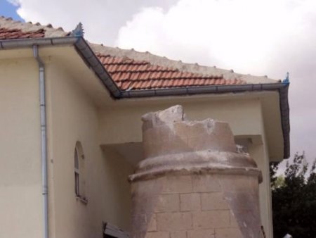 Fırtınada Minare Yıkıldı, Çatılar Uçtu