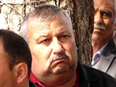 Fırtınada uçan okul çatısının altında kalan kantinci toprağa verildi