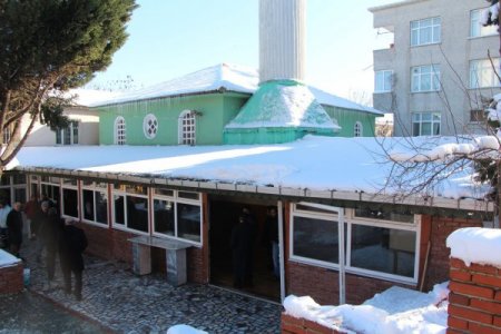 Firuzköy Camii'nin yıkımı ertelendi