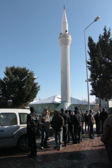 Firuzköy Camii'nin yıkımı ertelendi