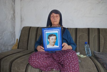 Foça’da öldürülen çiftçilerin yakınları: Suçlular cezalandırılsın