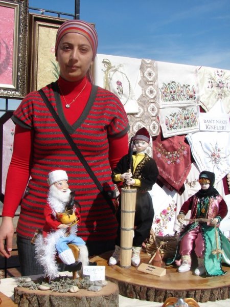 Folklorik Bebek Yapımı Ev Hanımlarına Gelir Kapısı Olacak