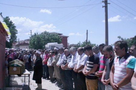 Forklift Altında Kalarak Ölen İşçi Toprağa Verildi