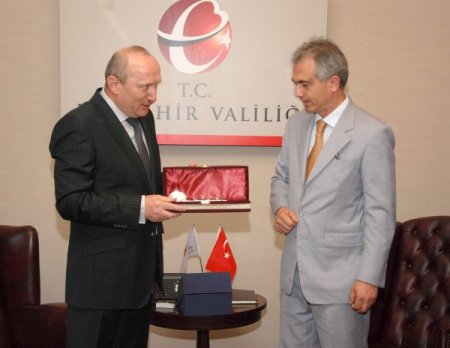 Frankfurt Belediye Başkanı'ndan Vali Koçdemir'e liderlik teklifi