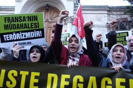 Fransa Başkonsolosluğu önünde ‘Mali’ protestosu