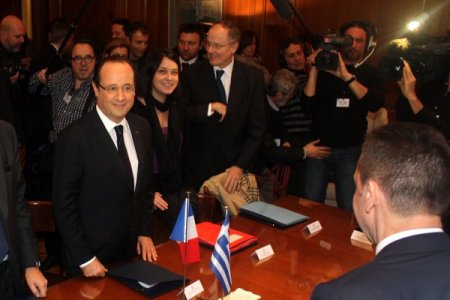 Fransa Cumhurbaşkanı Hollande Atina'da temaslarına başladı