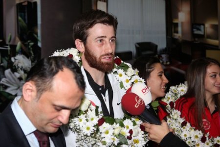 Fransa'da tarih yazan Karate Milli takımı coşkuyla karşılandı