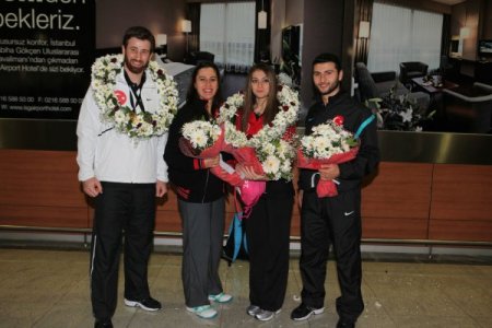 Fransa'da tarih yazan Karate Milli takımı coşkuyla karşılandı