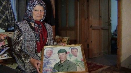 Fransa'da yangında ölen Uçar'ın annesi gözyaşlarını tutamadı